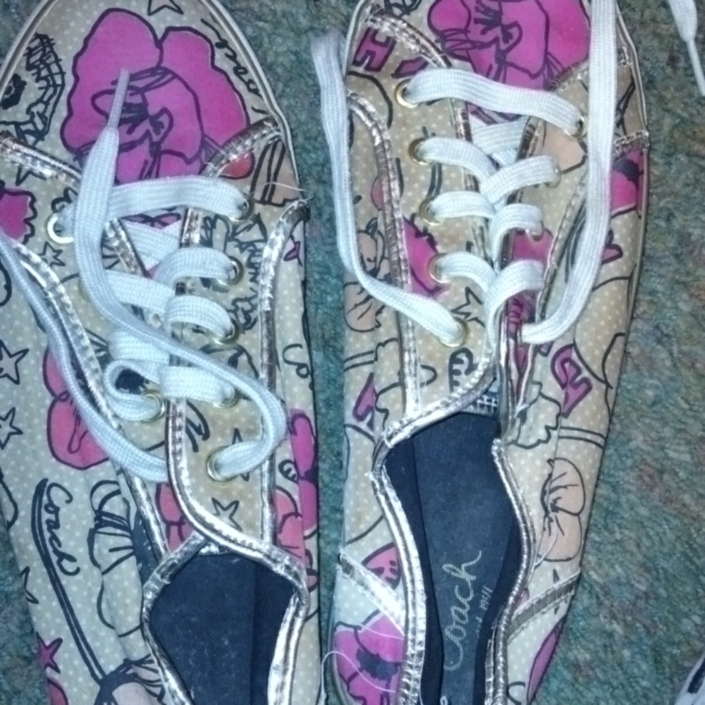 Iam selling my coach shoes